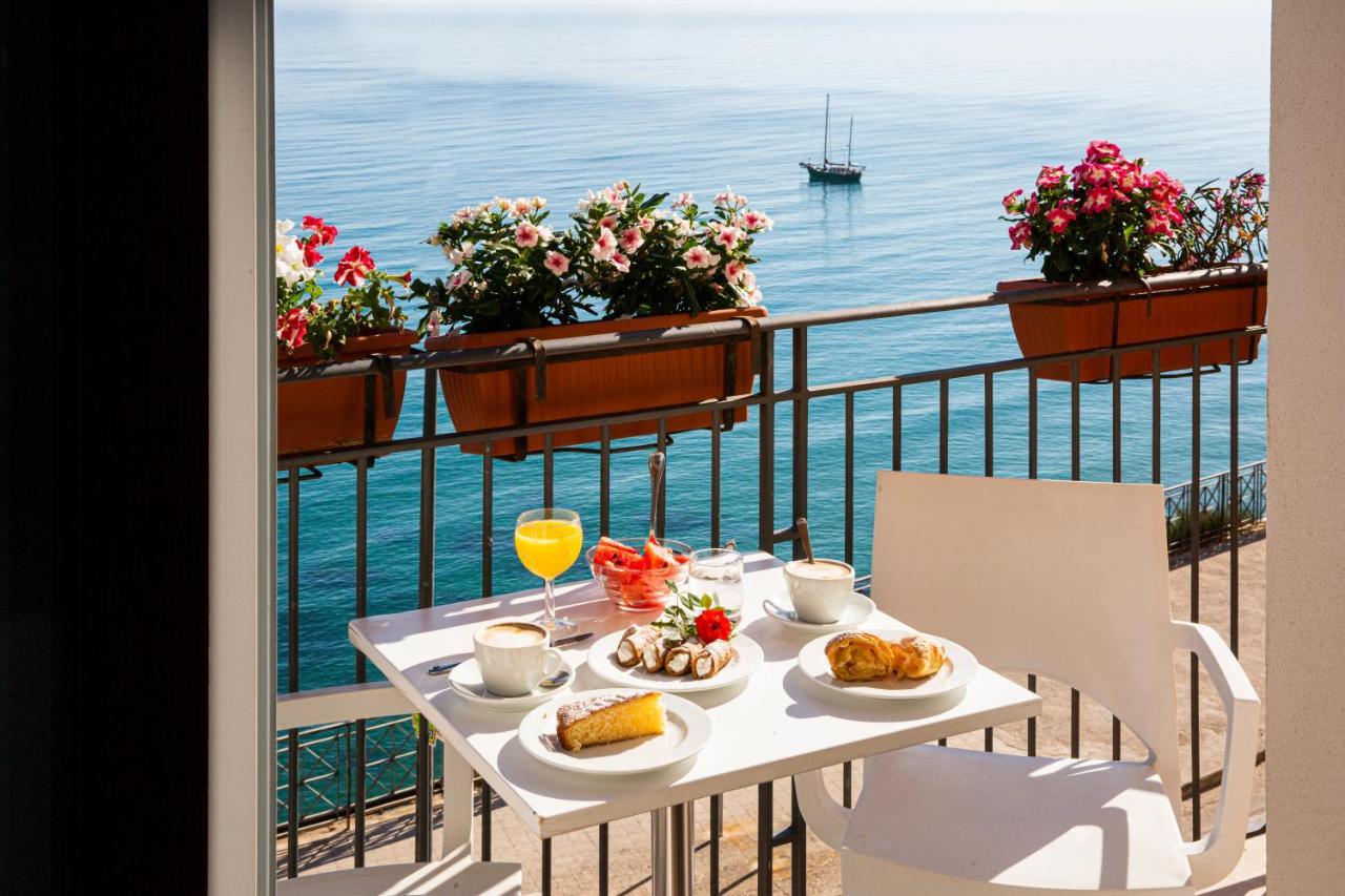 Quadruple Room Balcony Sea View,1097289648:JPEG