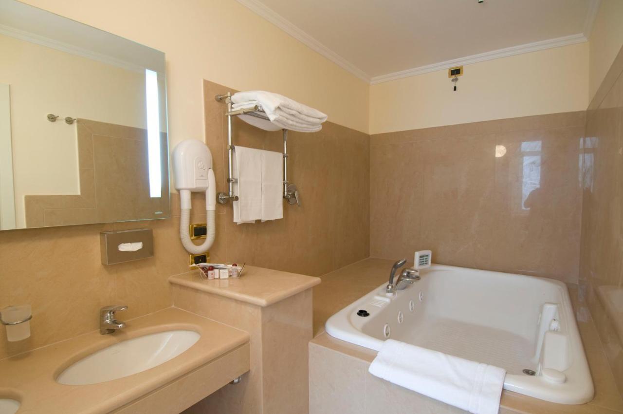 Deluxe Double Room,1066227730:JPEG