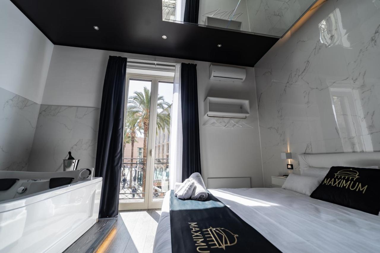 Suite with Hot Tub,1093225182:JPEG