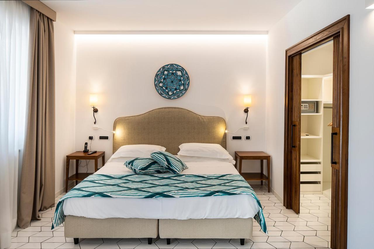 Doppelzimmer mit seitlichem Meerblick