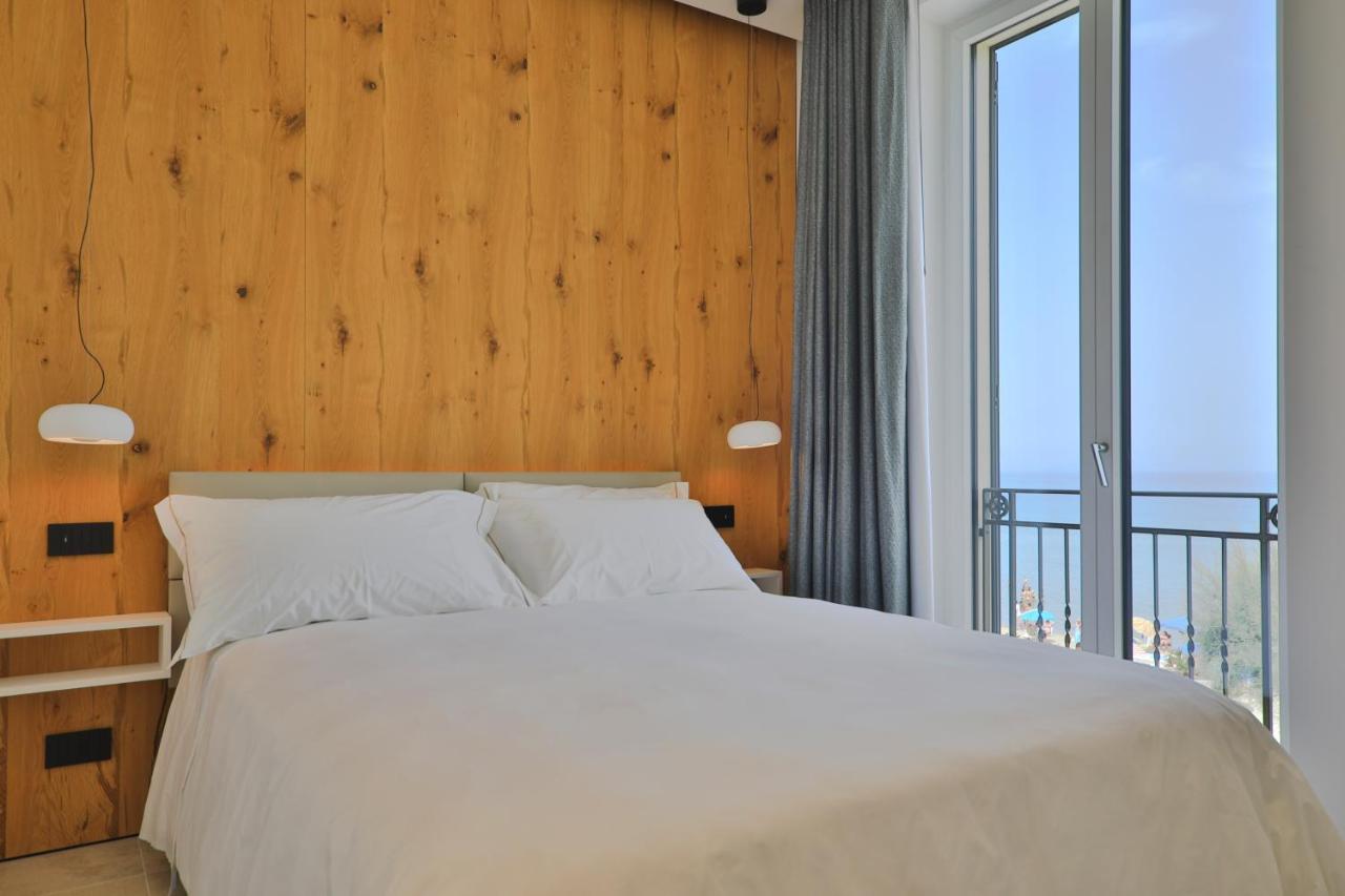 Deluxe Double Room with Balcony and Sea View,1124248170:JPEG
