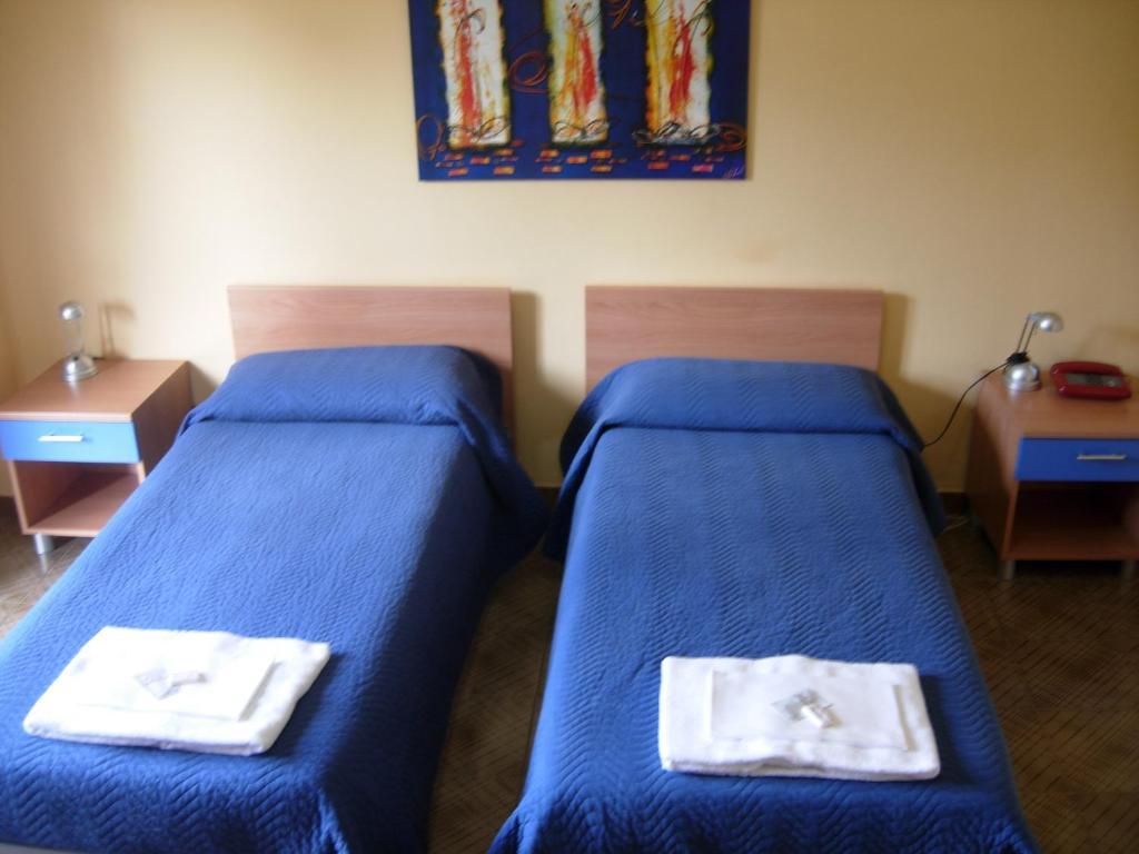 Double or Twin Room with Shared Bathroom,118942741:JPEG
