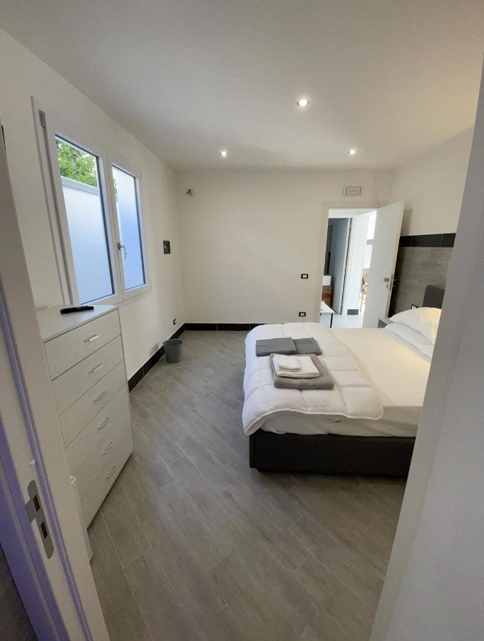 Deluxe Room (2 Adults + 1 Child),1202857615:JPEG