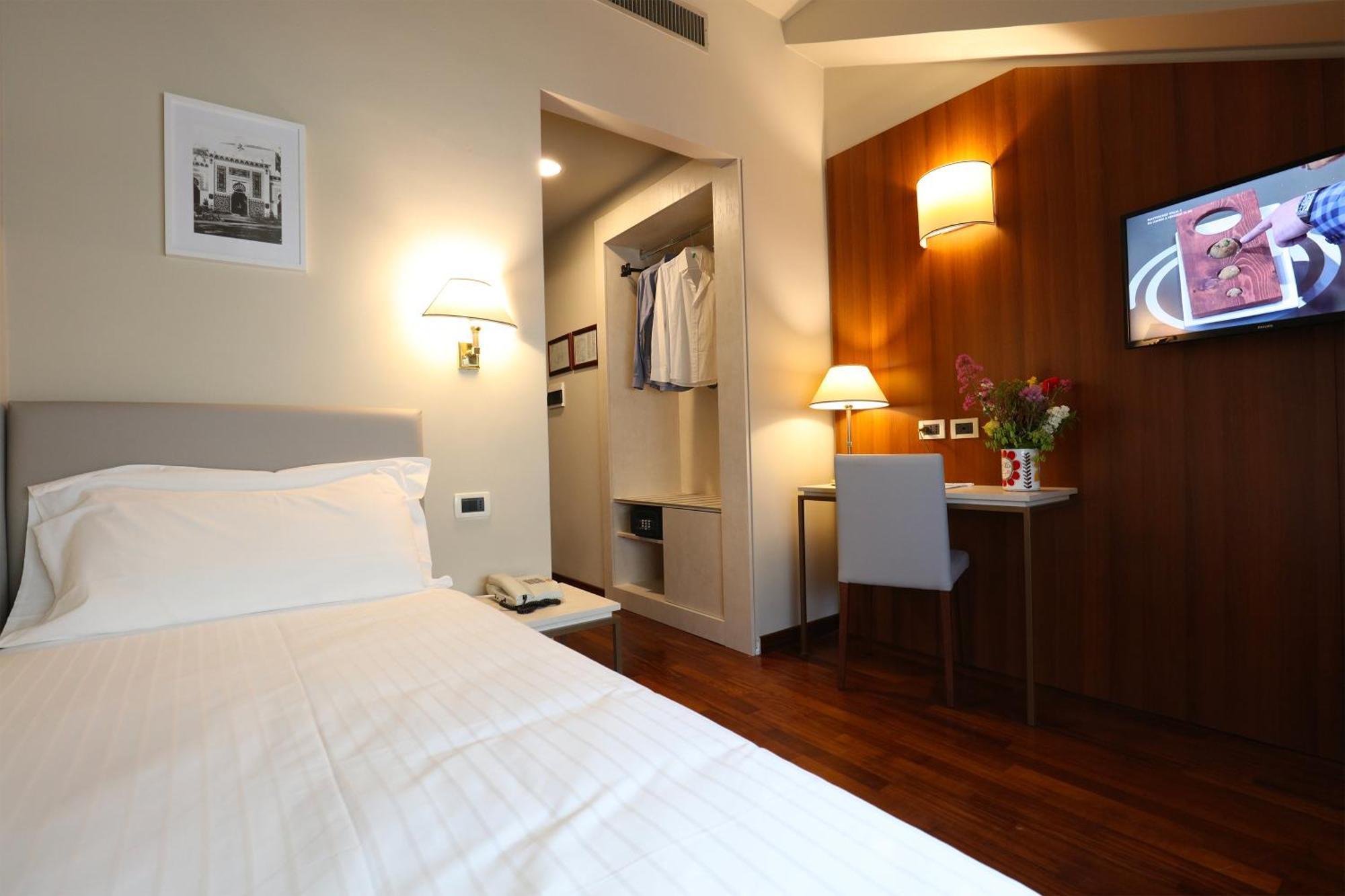 Single Room,1209627418:JPEG