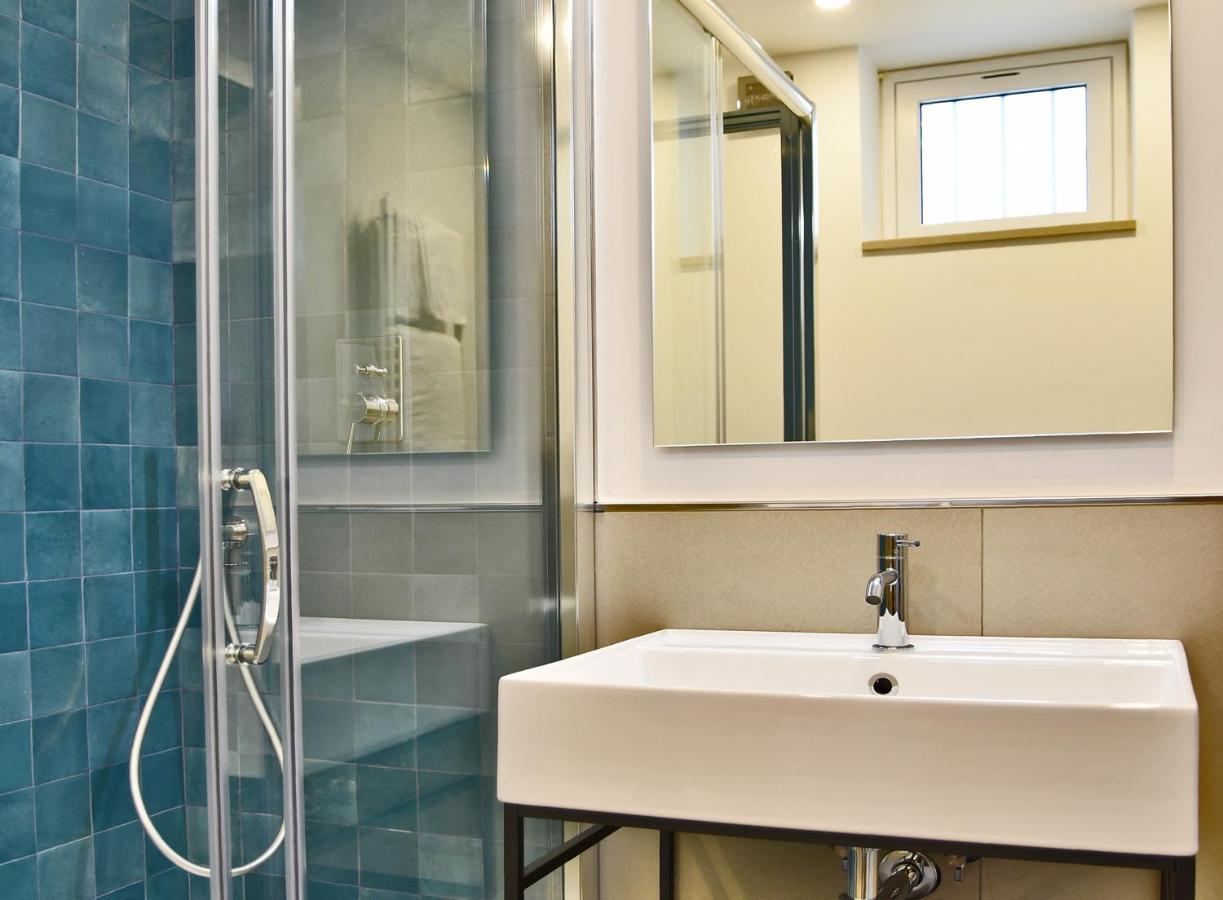 Deluxe Double Room with Side Sea View,1381826507:JPEG