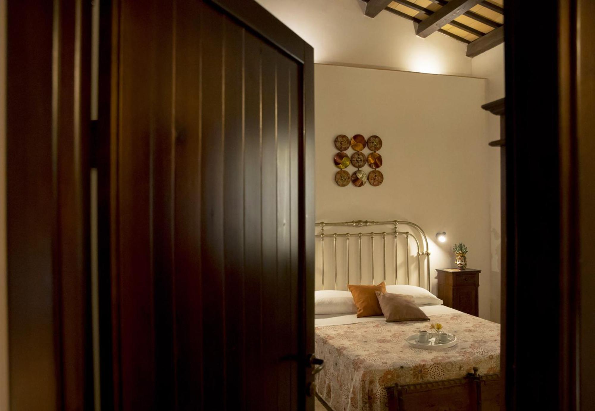 Deluxe Double or Twin Room,1235708156:JPEG