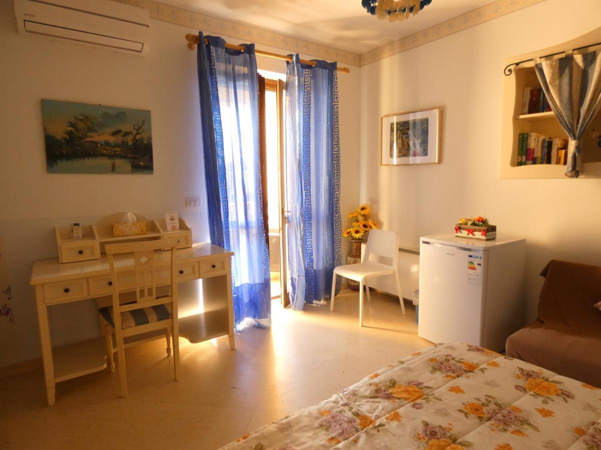 Double Room,1352338387:JPEG
