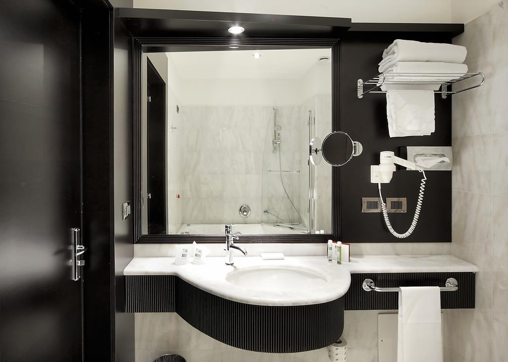 Double or Twin Room,682284060:JPEG