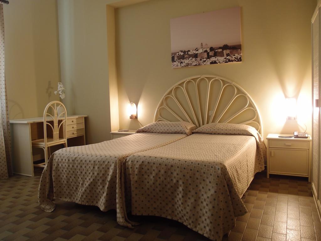 Standard Double or Twin Room,176143104:JPEG