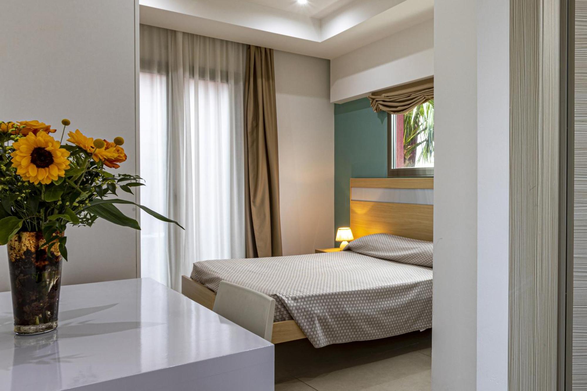 Double Room,1555799557:JPEG
