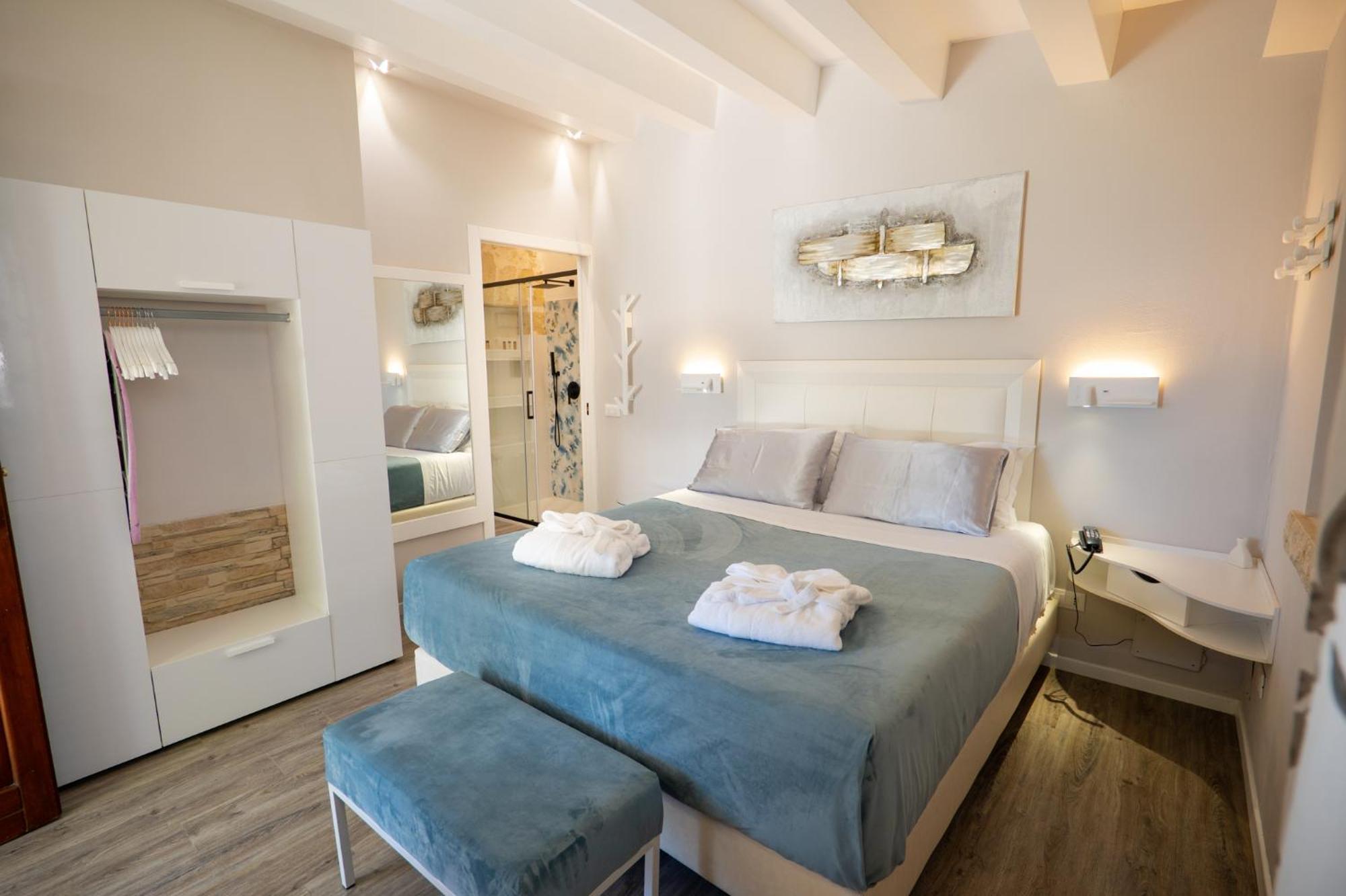 Double Room with Partial Sea View