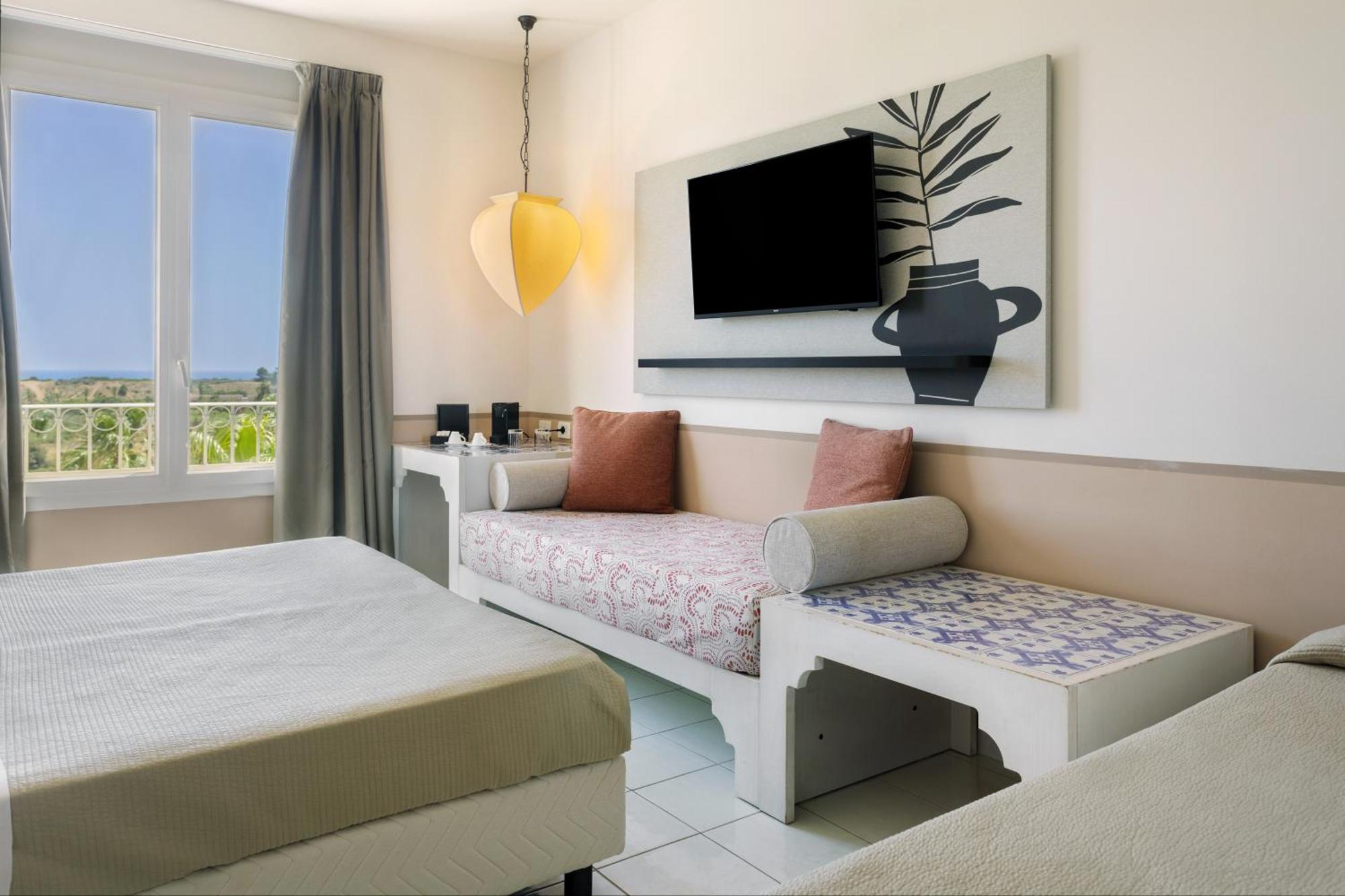 Superior Quadruple Room with Sea View