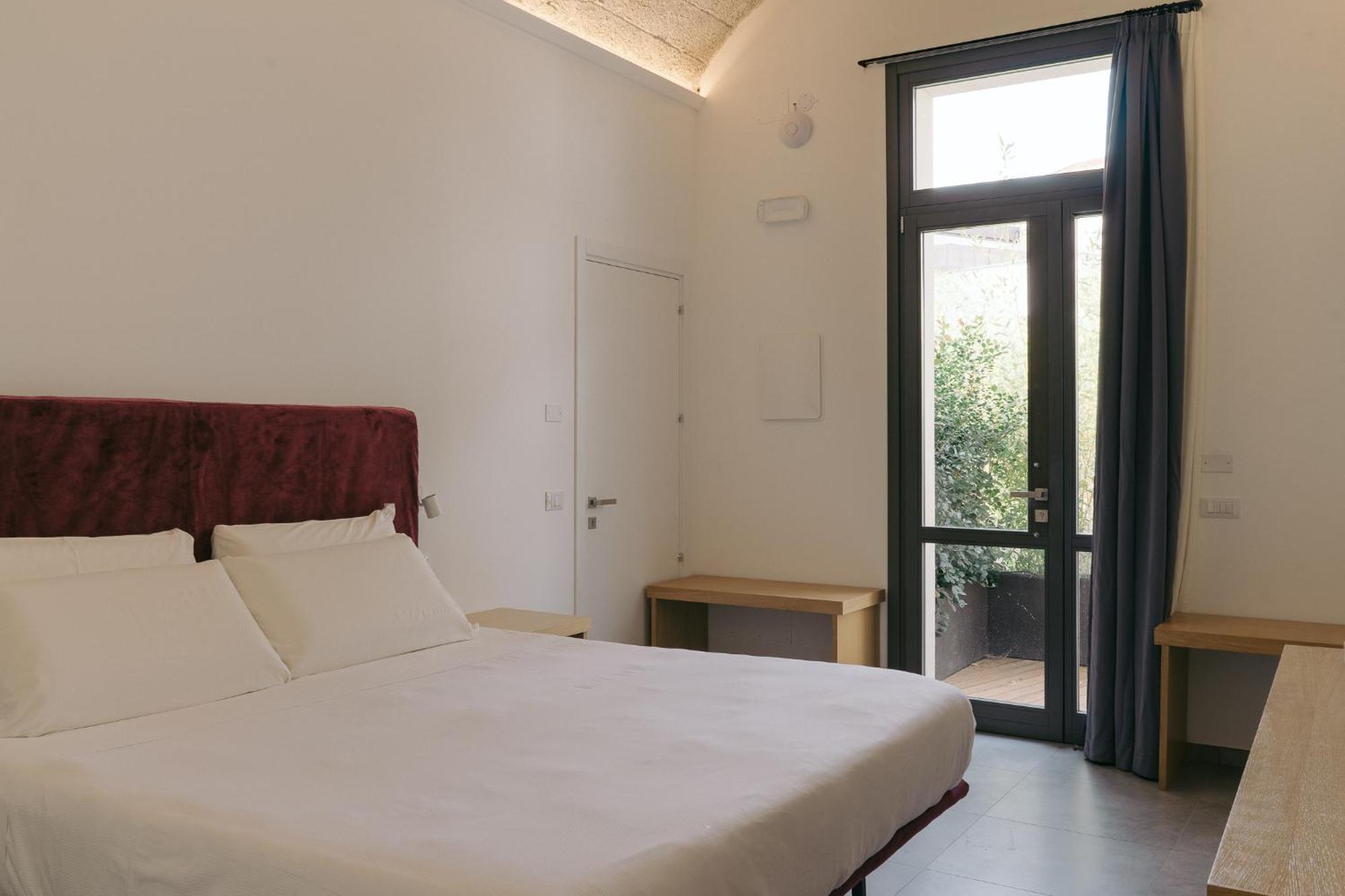 Deluxe Double Room,1621387123:JPEG