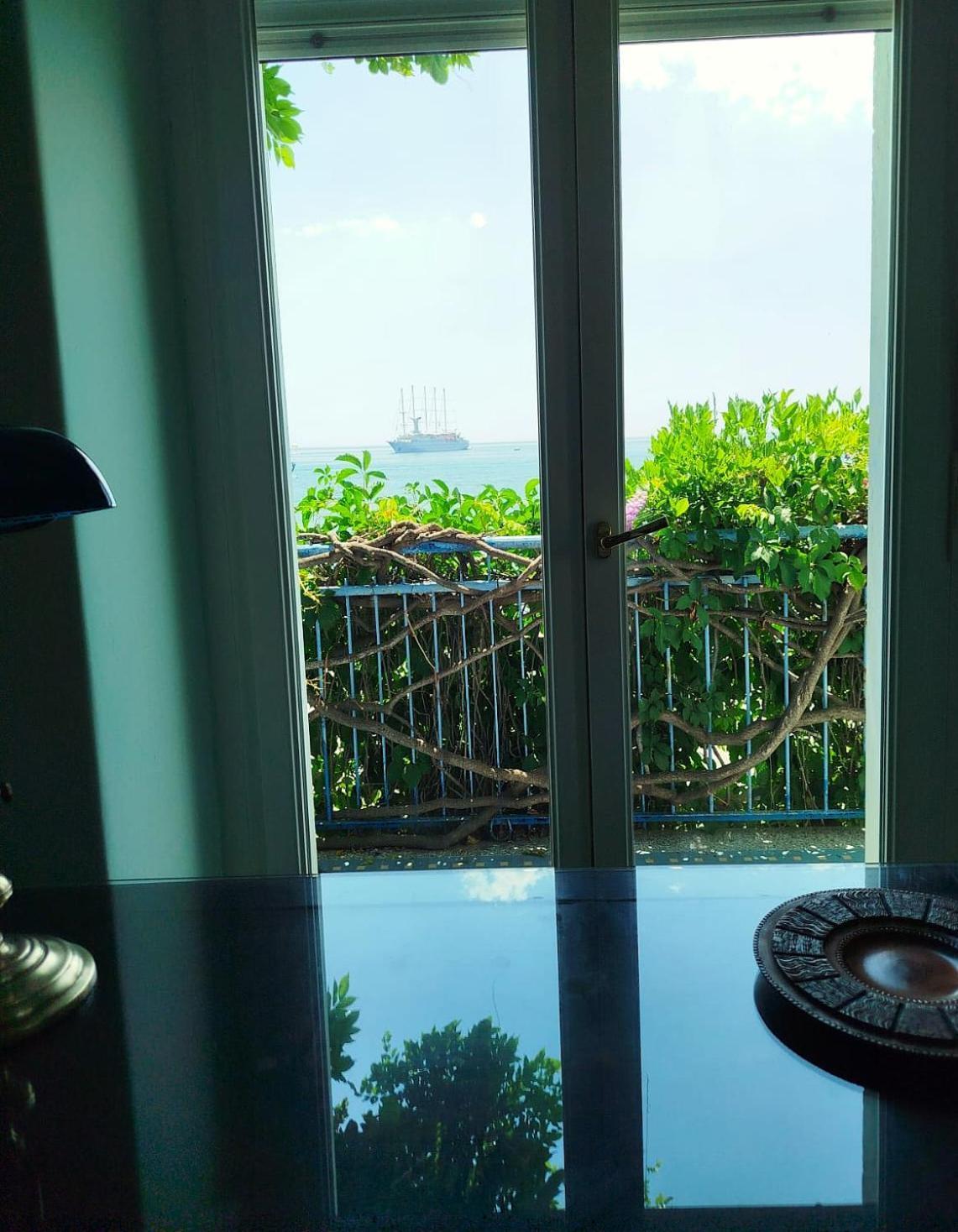 One-Bedroom Apartment with Sea View and Balcony