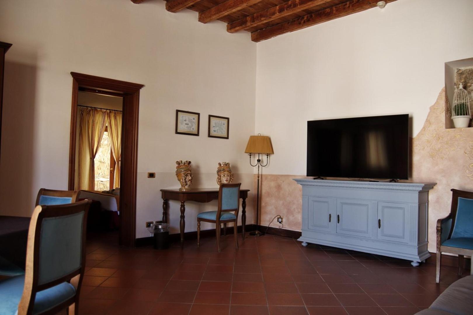 Deluxe Suite,1693298555:JPEG