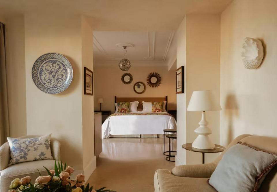 Ionica Suite