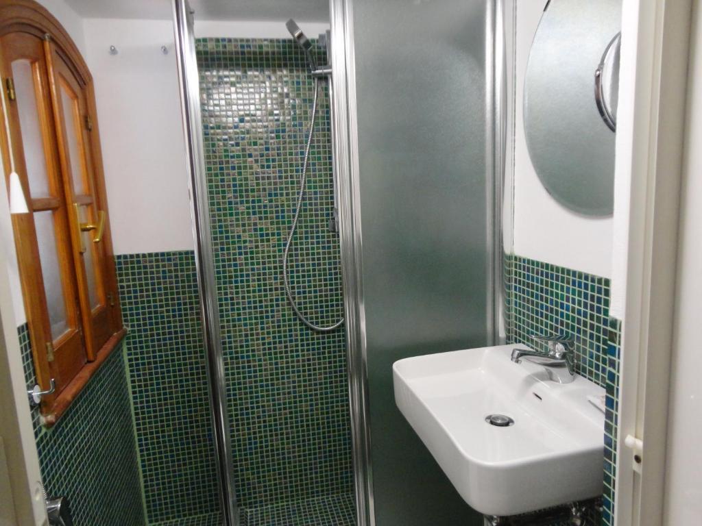 One-Bedroom Apartment with Terrace,44041474:JPEG