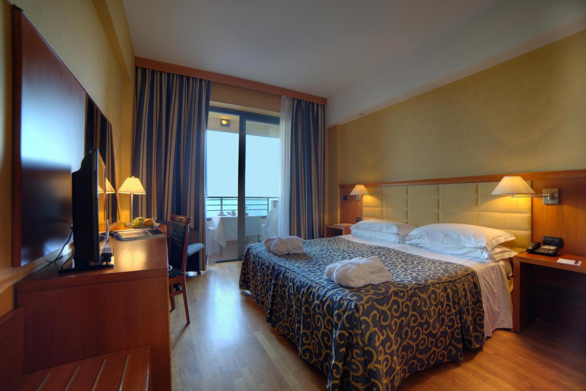 Deluxe Double or Twin Room Sea View,1209736279:JPEG