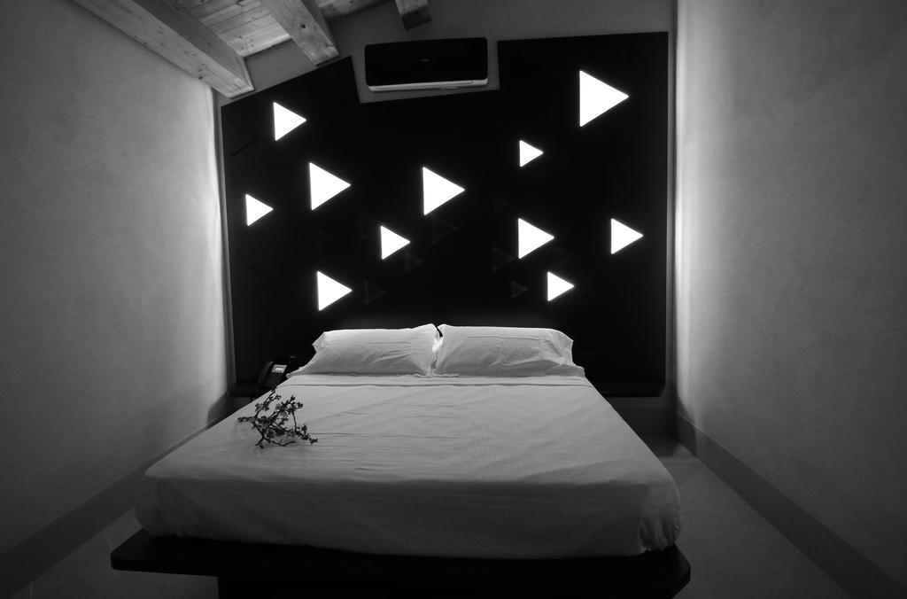 Standard Double Room,711284881:JPEG