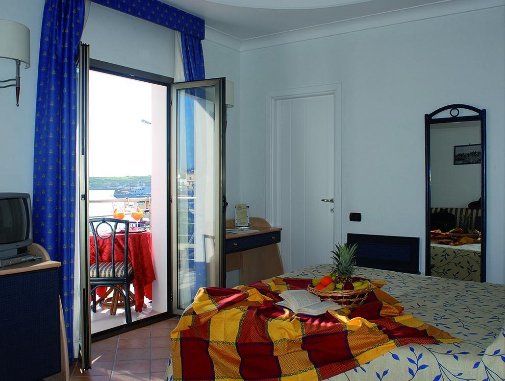 Double Room with Balcony and Sea View