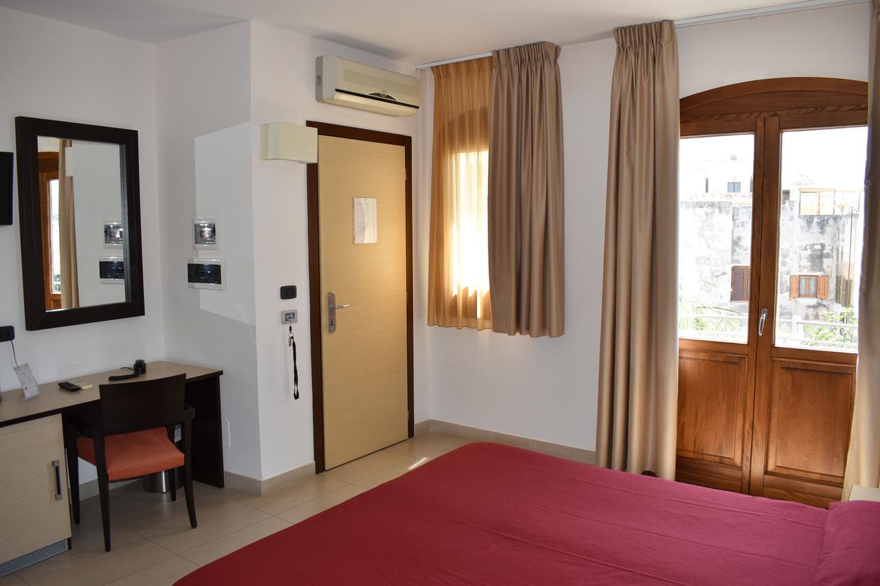 Large Double or Twin Room