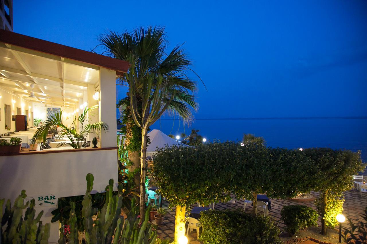 Double or Twin Room with Sea View,658480698:JPEG