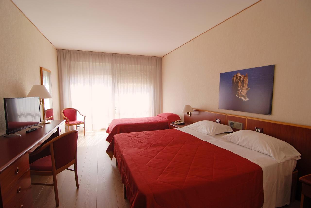 Triple Room,758829814:JPEG