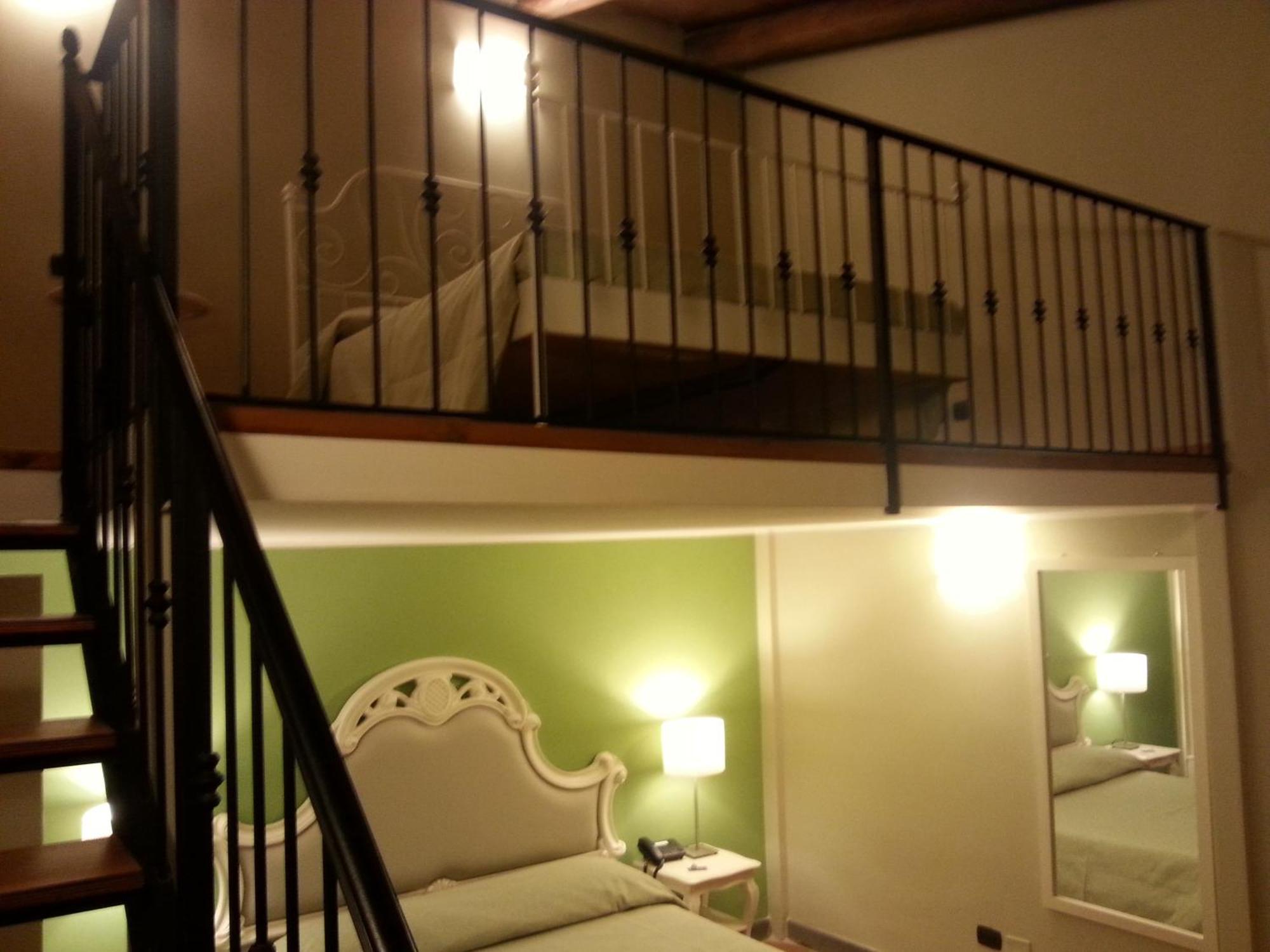 Junior  Room,1015328851:JPEG