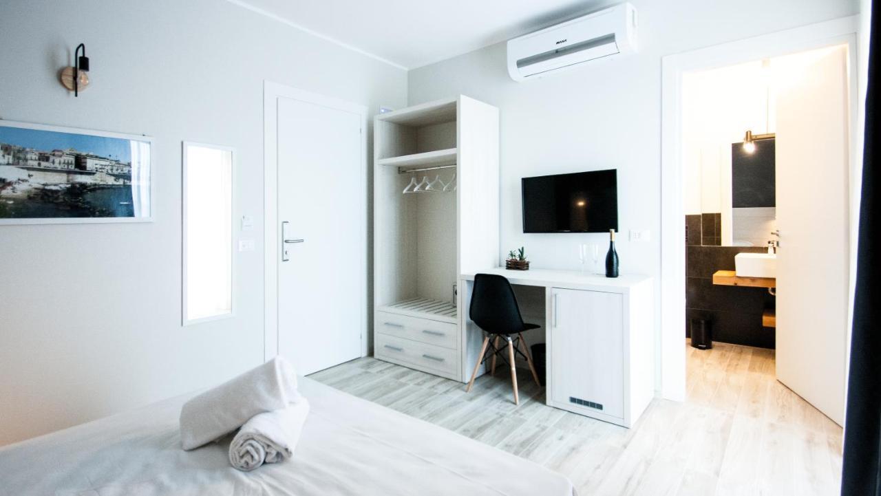 Double Room with Pool View,823185533:JPEG