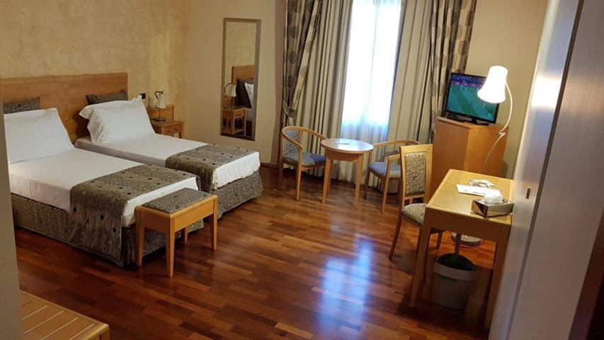 Superior King Room,799221834:JPEG