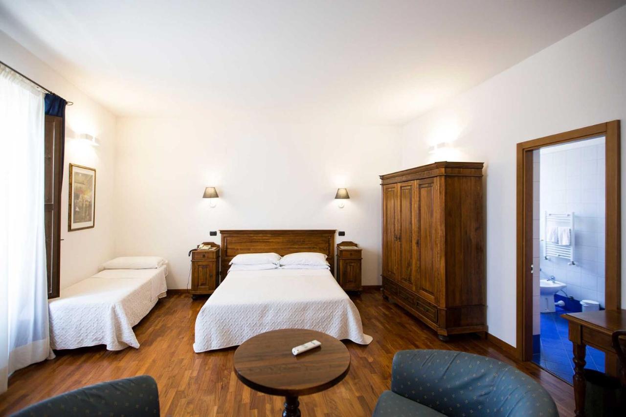 Deluxe Double or Twin Room with Square View