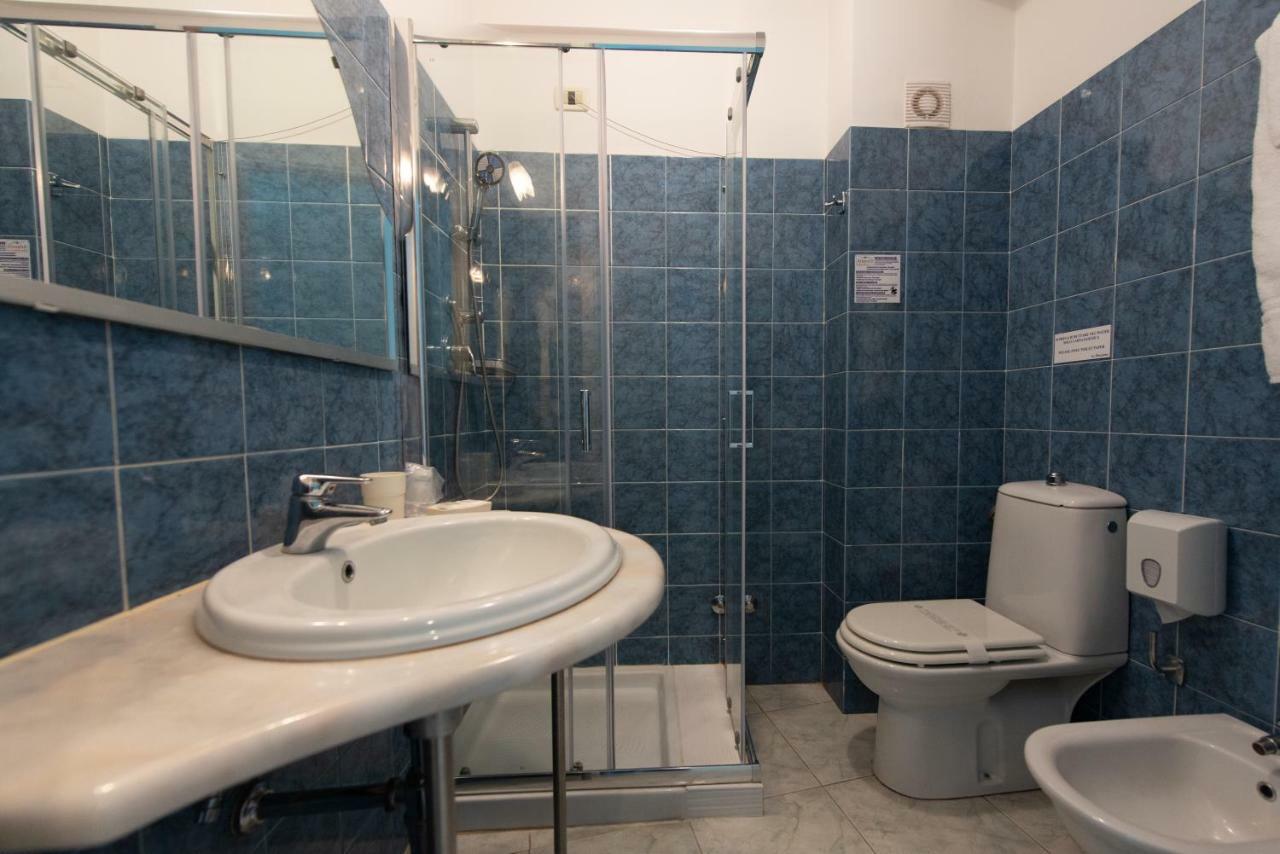 Standard Double or Twin Room,1216151605:JPEG