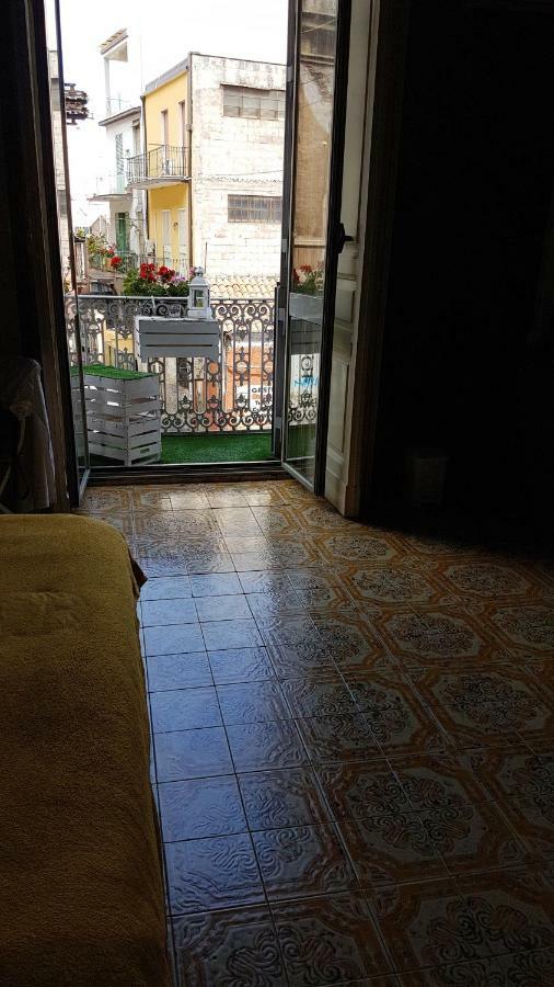 Deluxe Double Room with Extra Bed,800259354:JPEG