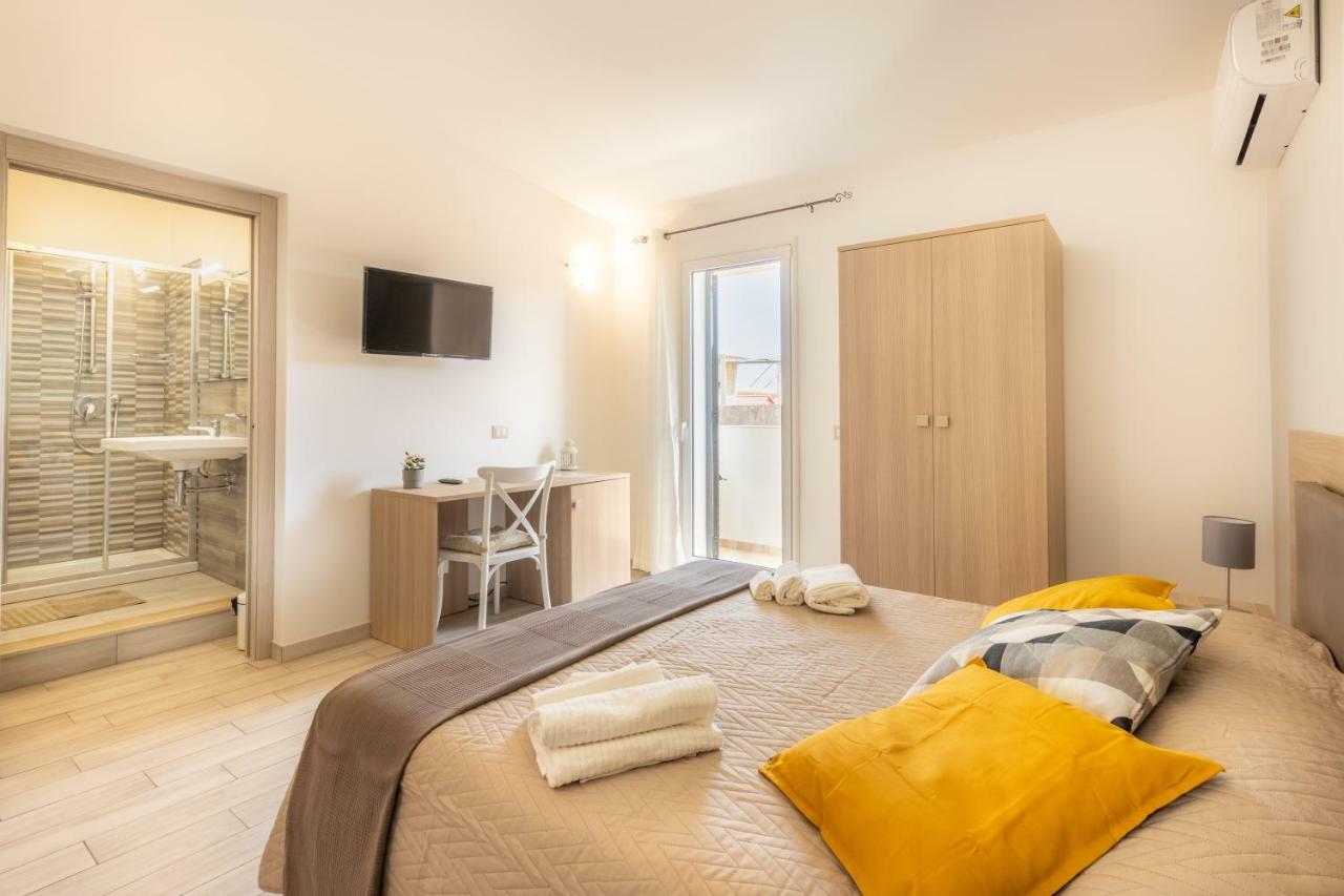 Double Room with Private Bathroom,815337929:JPEG
