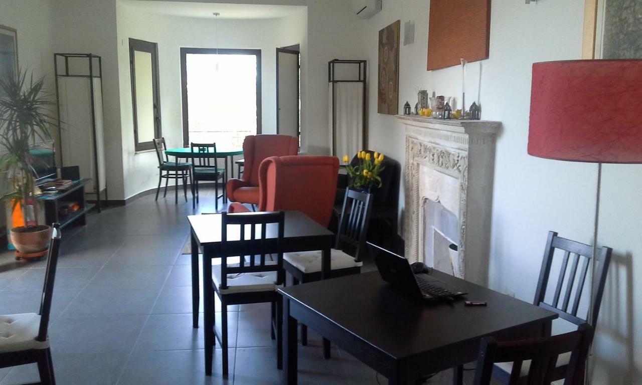 Deluxe Room (2 Adults + 1 Child),850639853:JPEG