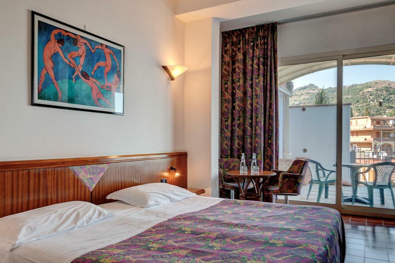 Standard Doppel- oder Zweibettzimmer mit Terrasse