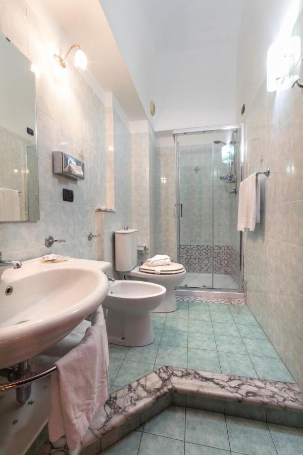 Family Room with Private Bathroom,1382202533:JPEG