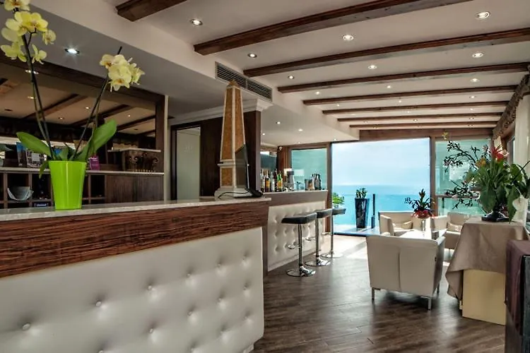 Borromeo Resort-1
