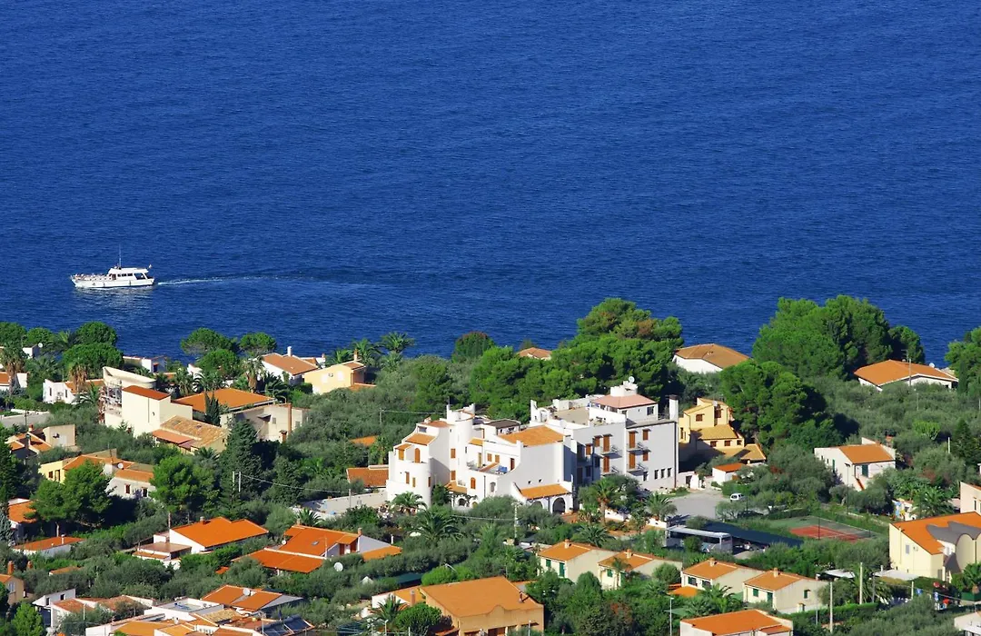 Hotel Baia Del Capitano-1