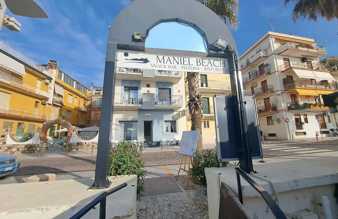 Maniel Beach Hotel-1