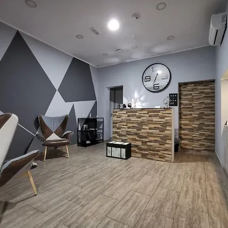 Re Carlo Rooms-3