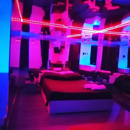 Diamond Rooms-2