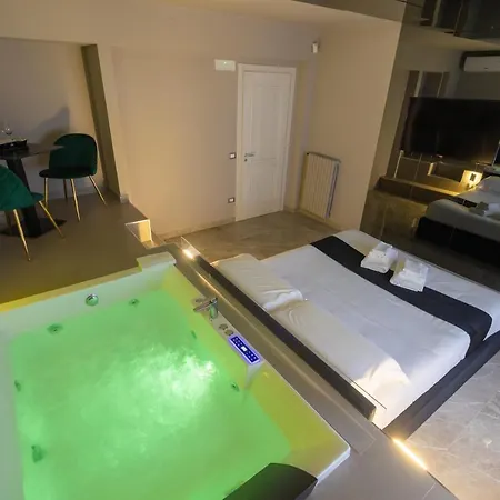Maximum Exclusive Suite & Spa-3