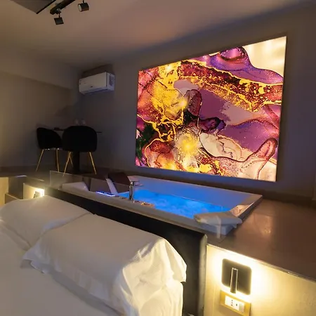 Maximum Exclusive Suite & Spa-2