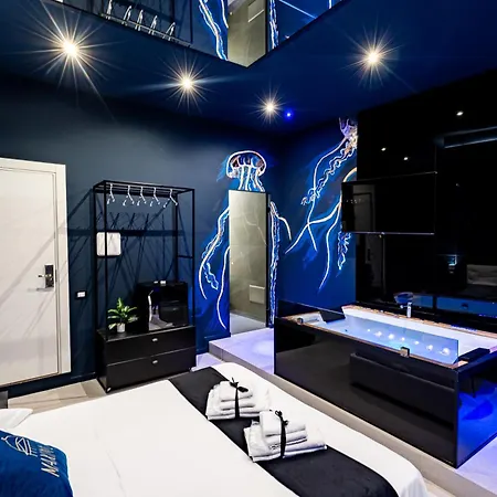 Maximum Suite & Spa-2