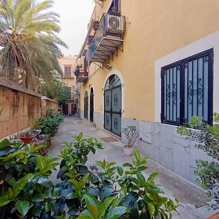 Cortile dei Giusti - Combo Guesthouse-3