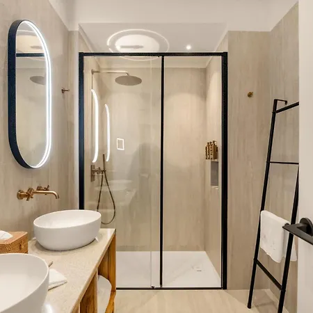 Cool Dreams Luxury Rooms-2