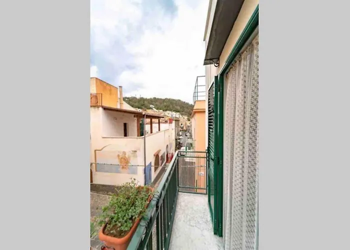 Via San Giacomo Primo piano