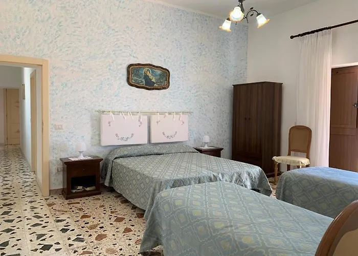 Casa Il Girasole, panoramica e a pochi passi dal centro di Malfa
