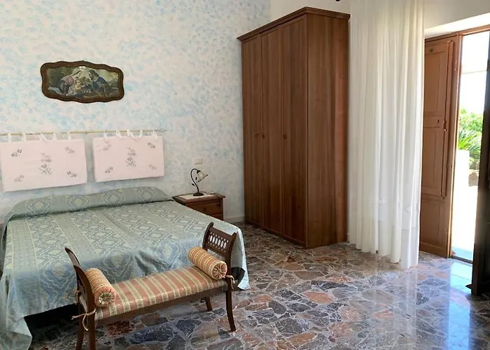Casa Il Girasole, panoramica e a pochi passi dal centro di Malfa